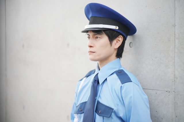 病院を警備するスタッフ